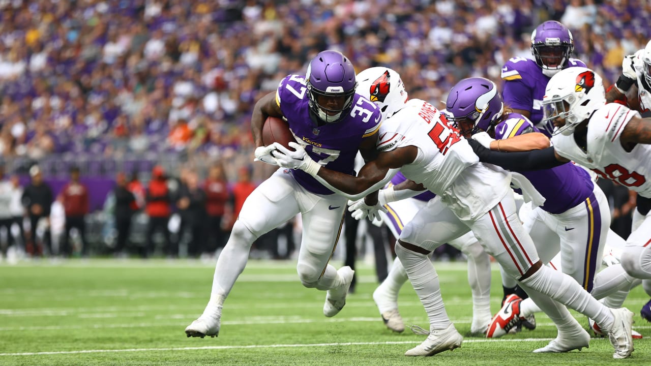 Vikings Defeat Cardinals in a Game Full of Unexpected Twists