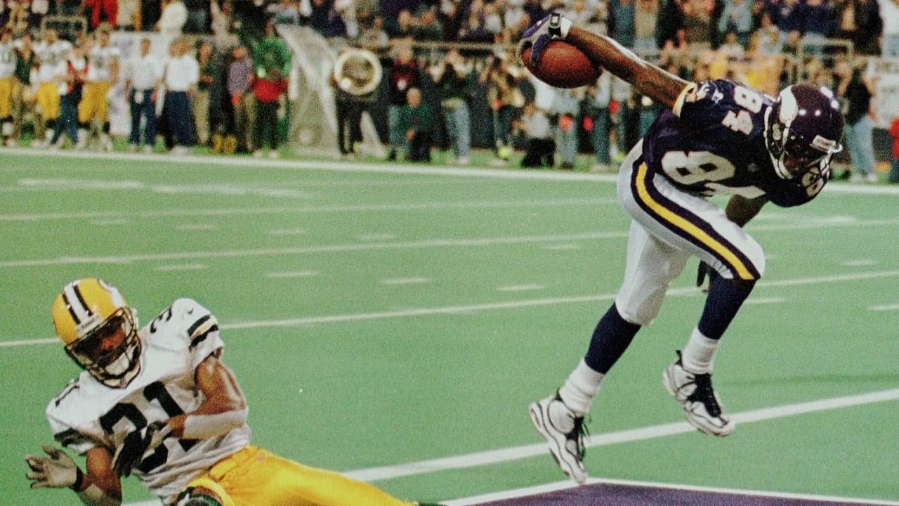 Minnesota Vikings - Cris Carter with a one-handed catch against Green Bay.