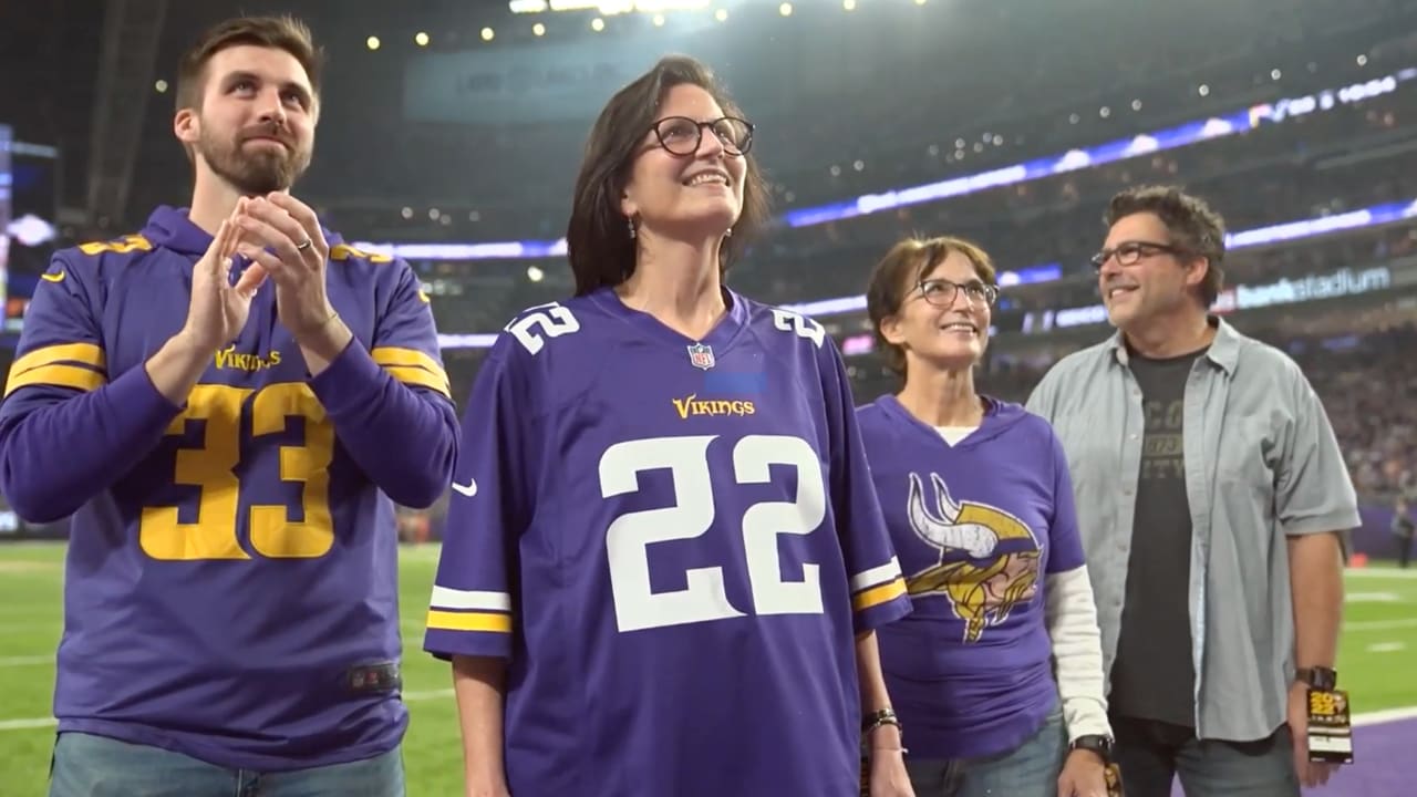 Hometown Hero: Kyle Rudolph Surprises Kendall Lundahl With Super Bowl  Tickets