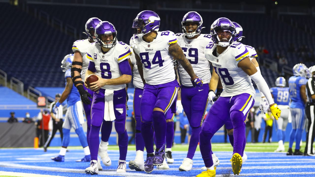 Quarterback Krik Cousins tosses 3 touchdown passes as Minnesota Vikings  edge out Detroit Lions, 37-35