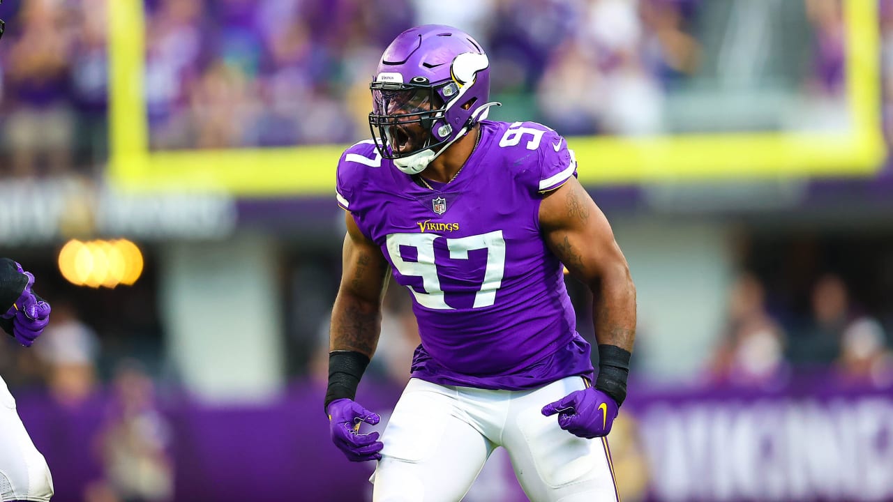 Everson Griffen to miss game after deer causes car crash