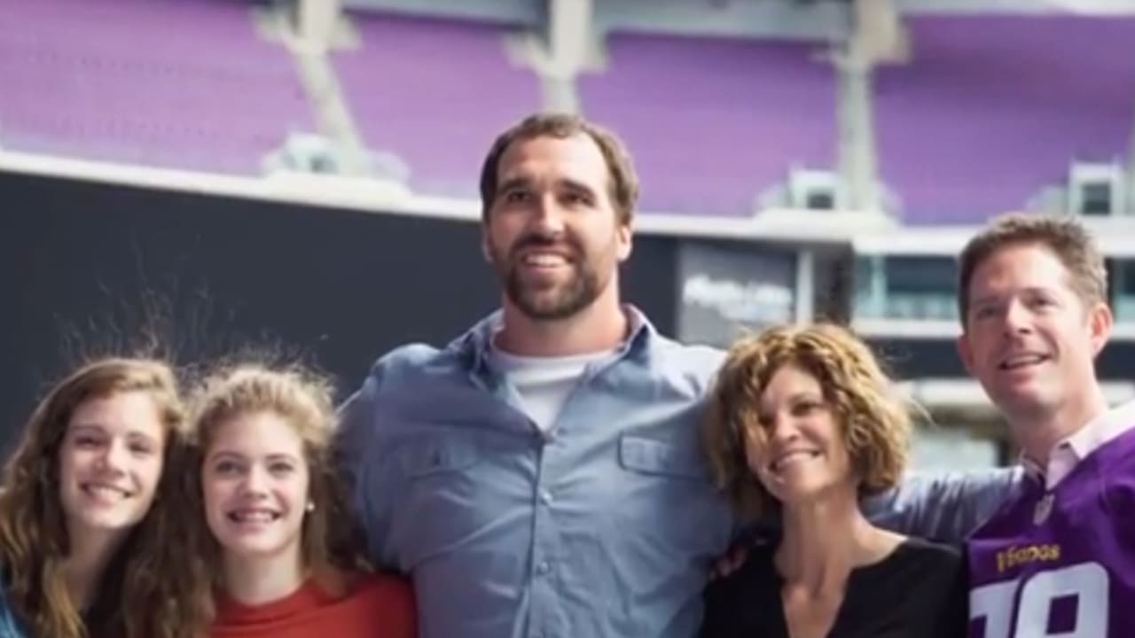 Jared Allen Becomes Tour Guide to Celebrate 'Hall of Fame Dad'