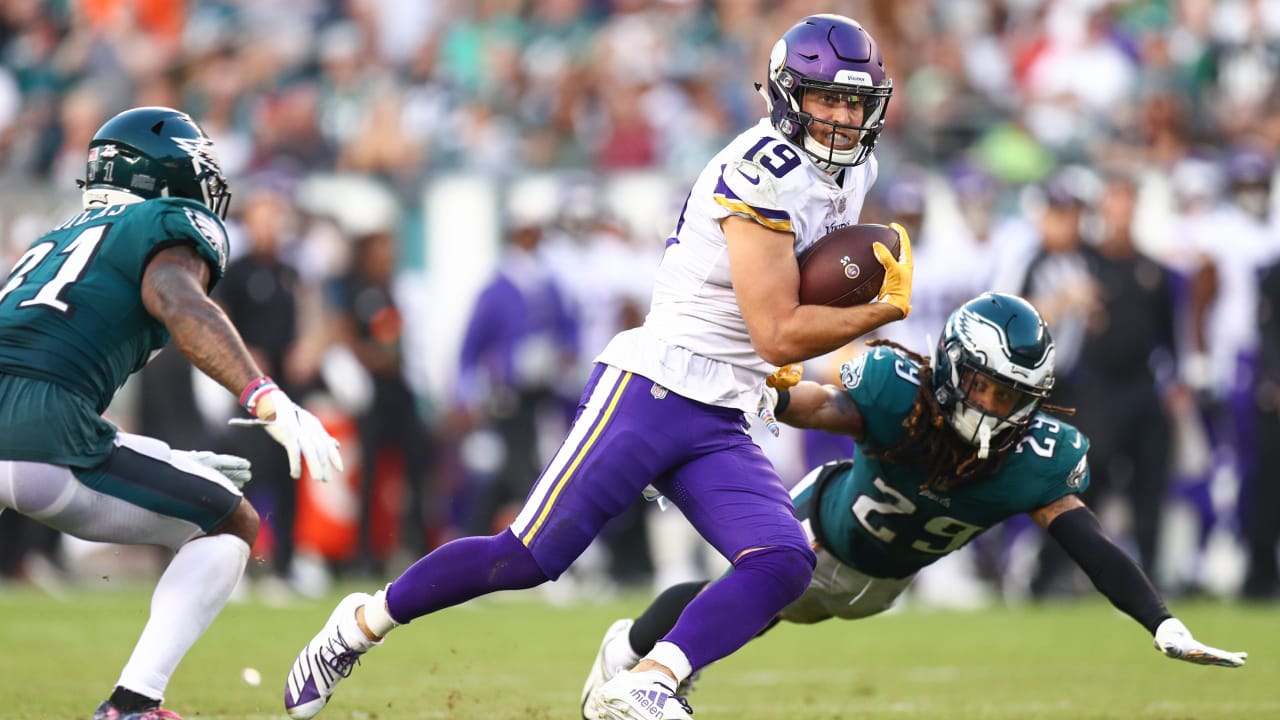 NFL on FOX - Minnesota Vikings WR Adam Thielen becomes the first player in  the Super Bowl era to have 5 straight 100+ receiving yard games to start  the NFL season.