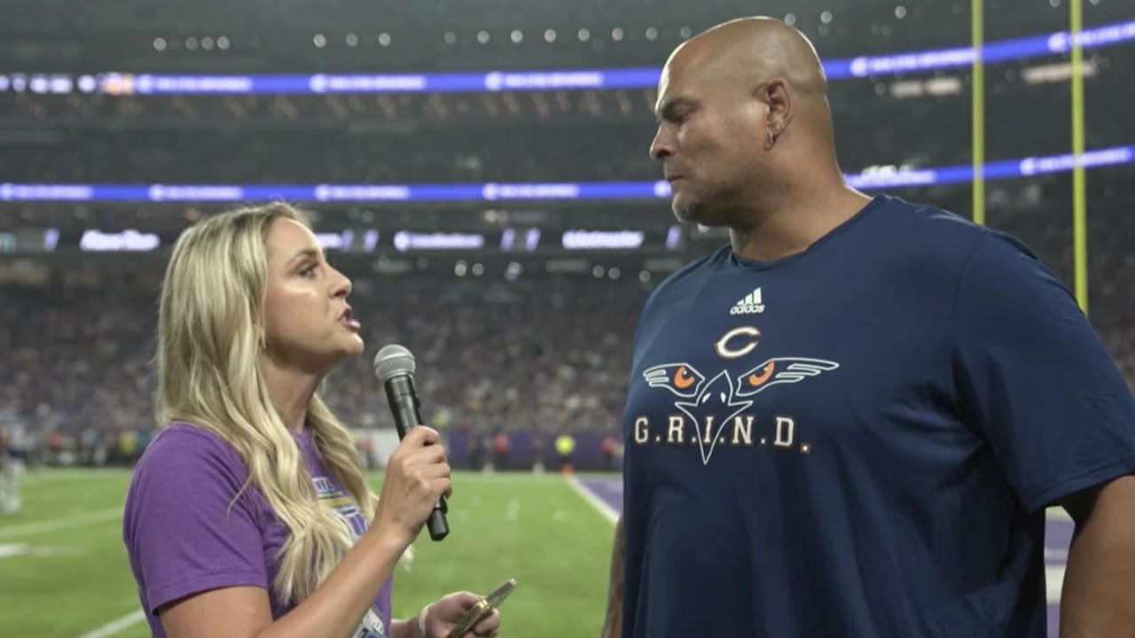 Brian O'Neill Sounds the Gjallarhorn & Leads Skol Chant Prior to Minnesota  Vikings Wild Card Game 