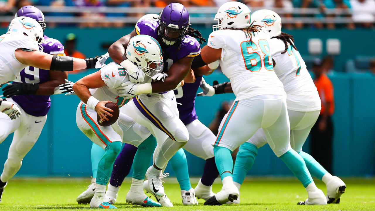 Pro Football Focus Awards High Marks for Vikings Defense Against Dolphins