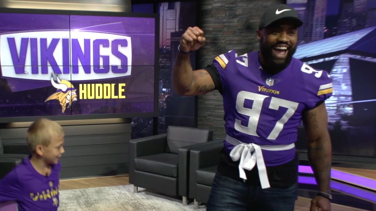 Vikings' Everson Griffen Used The Nationally-Televised Thanksgiving Game To  Ask People 'I Just Had A Baby Boy, What Should We Name Him?', News