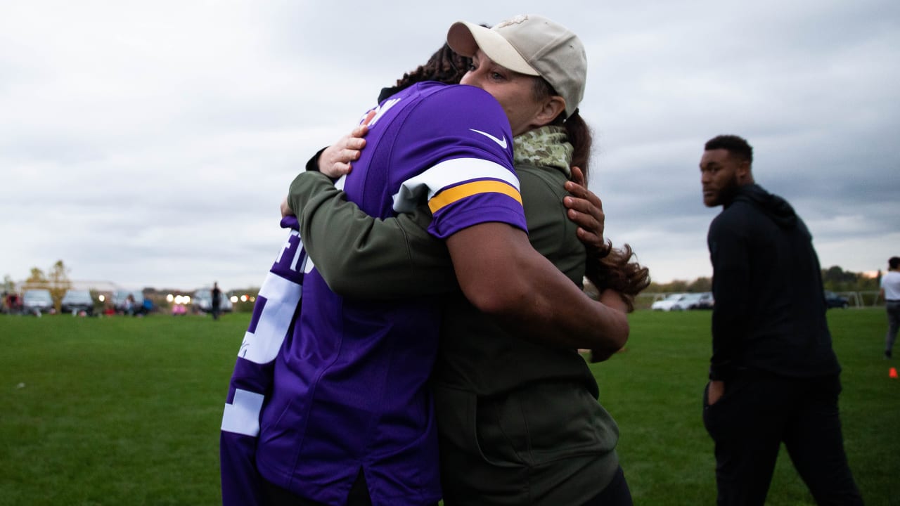 Justin Jefferson Helps Honor 'Real Viking' Frontline Worker as