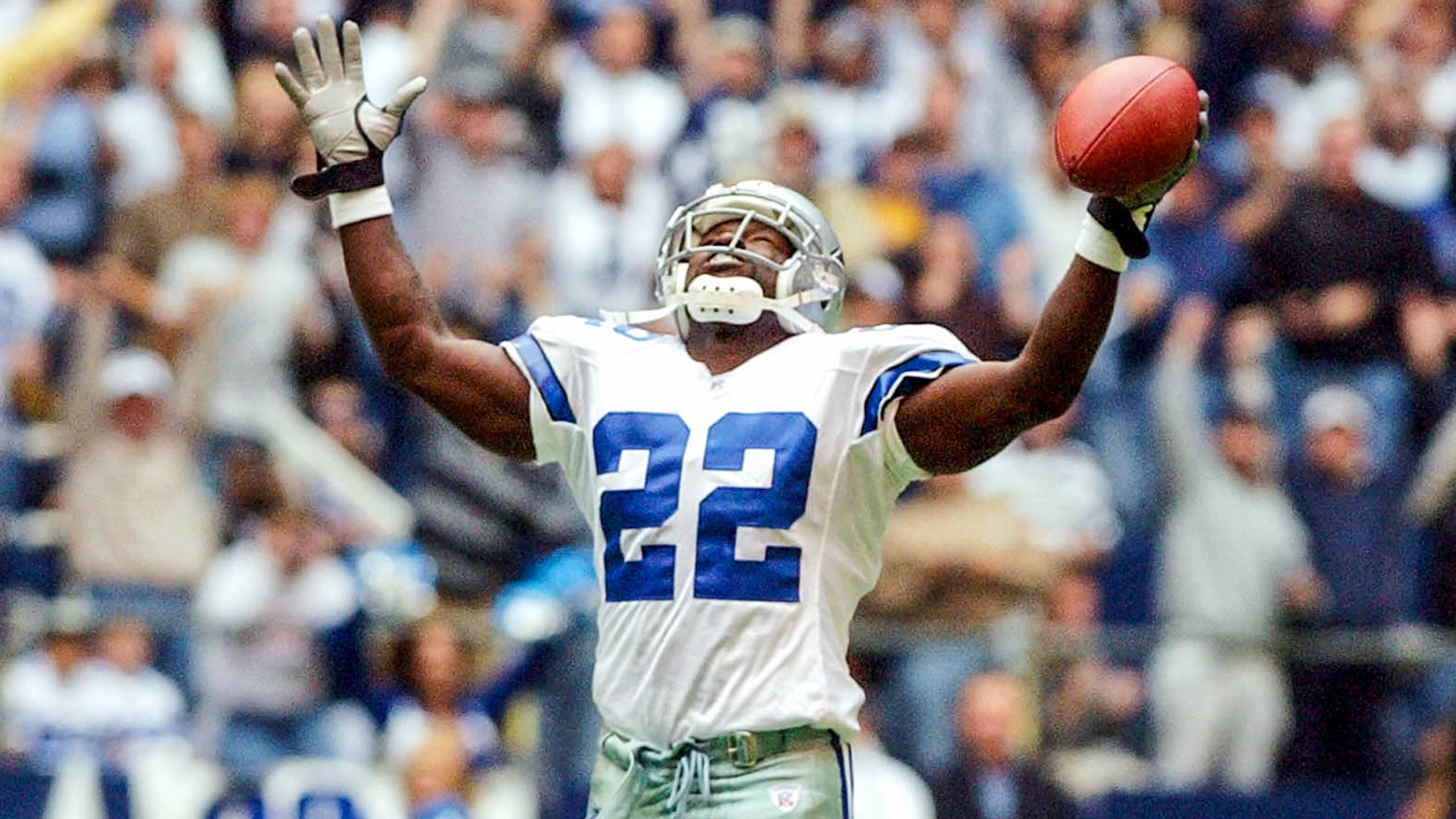 Ein Bild von Emmitt Smith beim Jubeln.