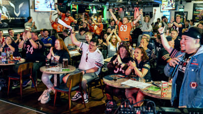 Miami Dolphins and Chicago Bears Host NFL's First Official Watch Party in  Spain