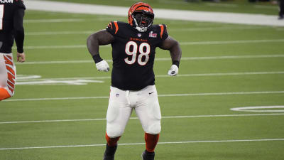 DJ Reader claps at Tyreek Hill after Bengals - Dolphins on Thursday Night  Football - Cincy Jungle