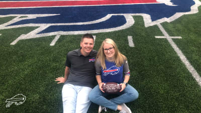 Couple gets married at halftime of Buffalo Bills game in NFL wedding