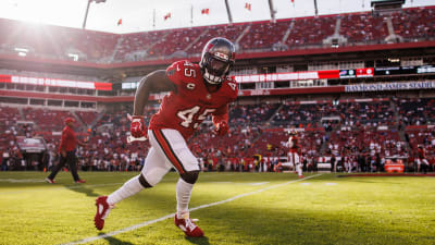 Ricky Bell (42) of the Tampa Bay Buccaneers moves the ball during first  quarter football action