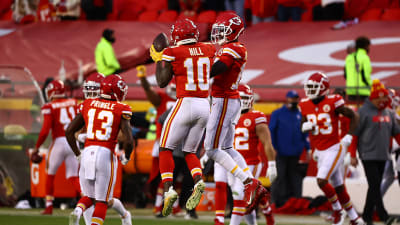 After losing Mahomes, Chiefs and Henne hold off Browns 22-17