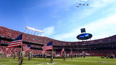 Airmen join 49ers for 'Salute to Service' Boot Camp > Travis Air