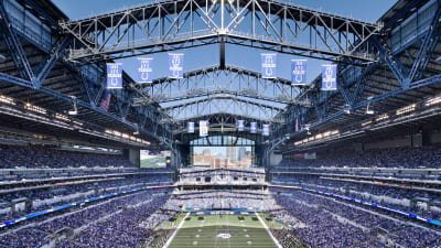 Lucas Oil Stadium Roof Closed For #JAXvsIND