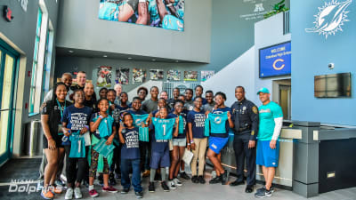 Dolphins players, Broward sheriff, deputies host community meet