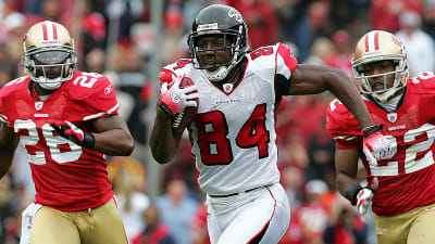 Atlanta Falcons wide receiver Julio Jones (11) celebrates his touchdown  with teammates Roddy White (84) and Jason Snelling during the first half of  the NFC Championship game agains the San Francisco 49ers