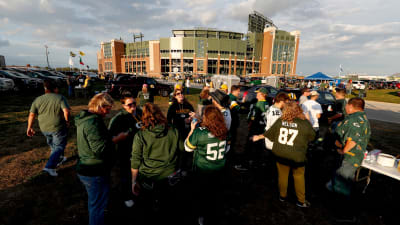 Packers fans fill the Lambeau parking lot with Green, Gold and