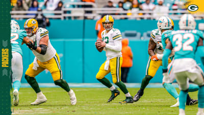 Rodgers misses practice with knee issue, but expects to play