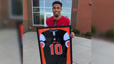 Packers draft pick Jaire Alexander wore his NFL jersey as he walked across  graduation stage - Article - Bardown