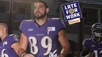 Ravens' TE Mark Andrews visits Verizon store in Baltimore