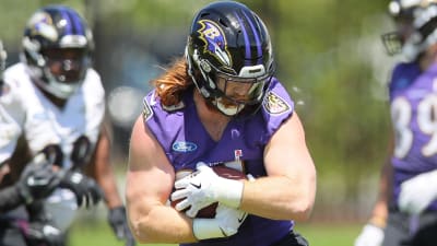 Baltimore Ravens tight end Mark Andrews (89) works out during the team's  NFL football training camp, Saturday, July 29, 2023, in Baltimore. (AP  Photo/Nick Wass Stock Photo - Alamy