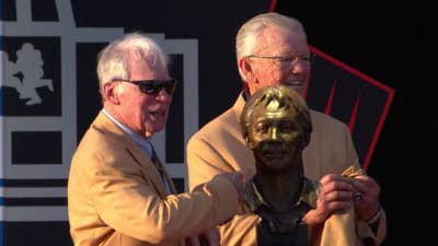 Doug Williams, Larry Brown Receive Hall Of Fame Inductions