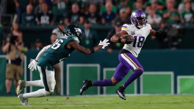 D'Andre Swift CAREER GAME Leads Eagles to win over Vikings on Thursday Night  Football - A to Z Sports