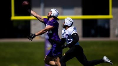 Bills Sign 'Exciting' Ex-Vikings 6-Foot-7 TE Zach Davidson