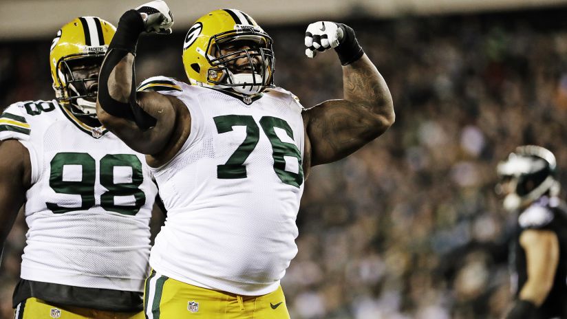 Mike Daniels to add Pro Bowl depth to 
