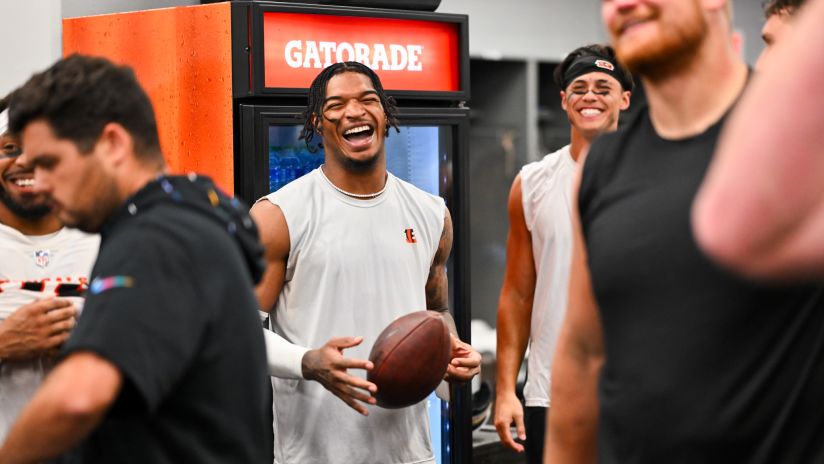 With future in doubt, Michael Thomas gives his jersey to Tycen Anderson -  Cincy Jungle