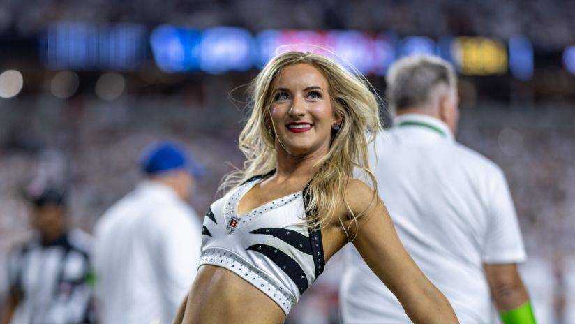 Raiders Cheerleader Went Viral During Preseason Debut