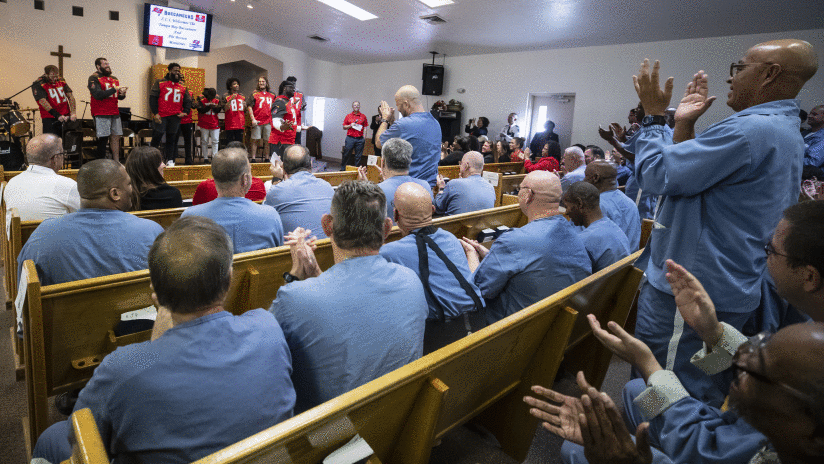 ZEPHYRHILLS, FL - DECEMBER 04, 2018 - The Buccaneers Social Justice Program visit at Zephyrhills Correctional Institution in Zephyrhills, FL. Photo By Kyle Zedaker/Tampa Bay Buccaneers