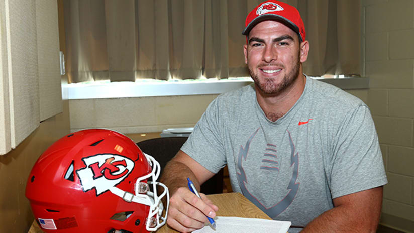 Chiefs Sign Eric Fisher To Contract Extension