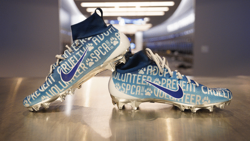 ezekiel elliott football cleats