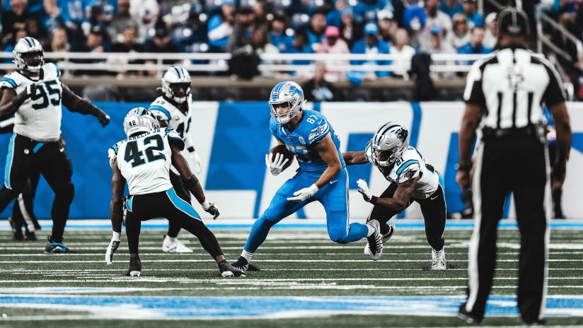 Ford Field on X: Our @Lions staff got here at 6 a.m. and decided to set a  new record of clearing the flooring off the field today. Shaved off TWO  HOURS from