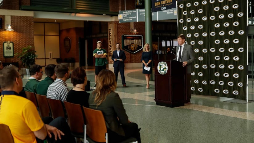 Packers Bellin Health And Vince Lombardi Cancer Foundation Kick Off Packers Vs Cancer