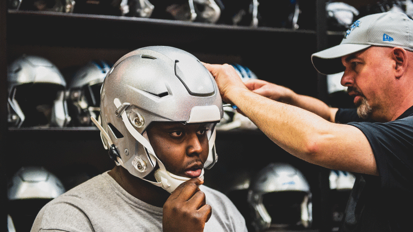 Rookies arrive for helmet fitting
