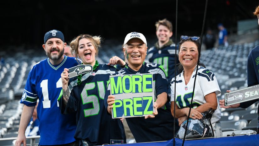 Seattle Seahawks vs. San Francisco 49ers. Fans support on NFL Game