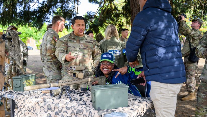 Military service members honored during Chicago bears game…