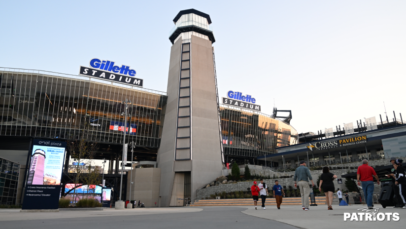 Patriots' Mac Jones helps welcome F-18 pilot home at Gillette Stadium