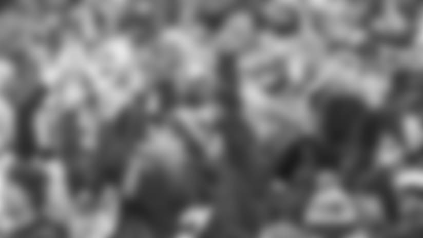 122417-FANS-CHEERING-FB
