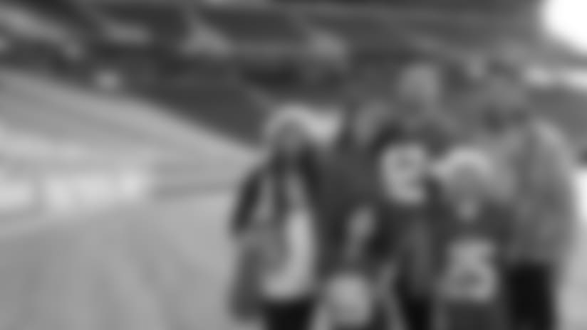 Take your holiday photos on the field at Levi's® Stadium