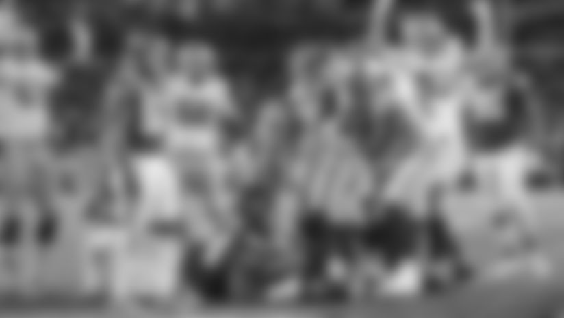 Raheem Mostert Muscles His Way into the End Zone