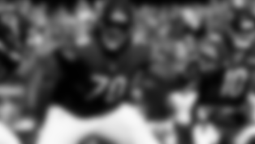 Right tackle Bobby Massie re-signed with the Bears due in large part to his belief that the team will rebound from its bitter playoff loss to the Eagles and contend for the Super Bowl.