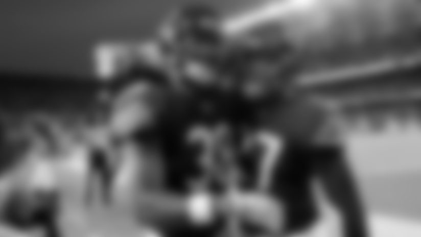Amos intercepts Foles' pass