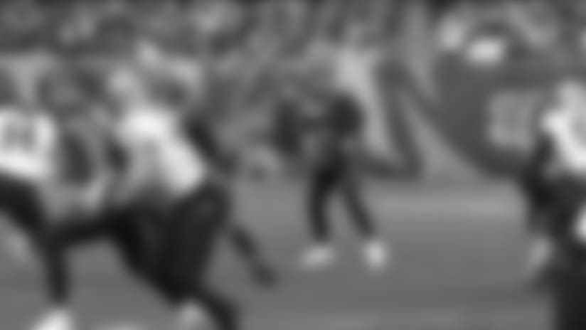 Dalton throws perfect jump pass to Giovani Bernard