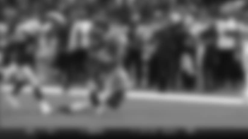 Joe Mixon turns a short pass into a 21-yard gain