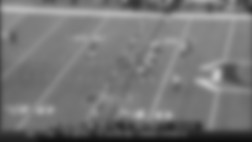 Dalton dodges sack to break free on 21-yard rush