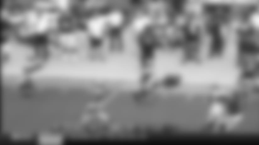 Bernard sprints through gap for 23-yard gain